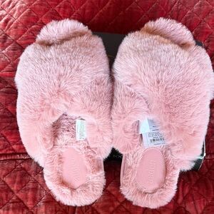 NWT- Plush Pink Slide Slippers 7/8